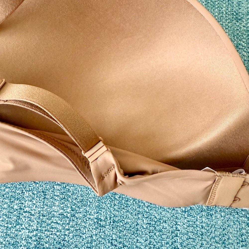 Victoria’s Secret Wireless Full Coverage Bra 38C - Picture 3 of 4